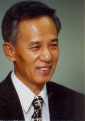 김홍신